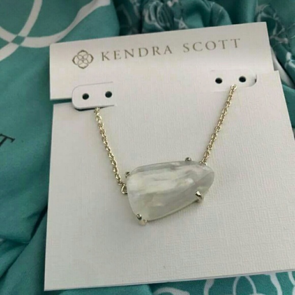 Kendra Scott Isla Necklace - Picture 3 of 5